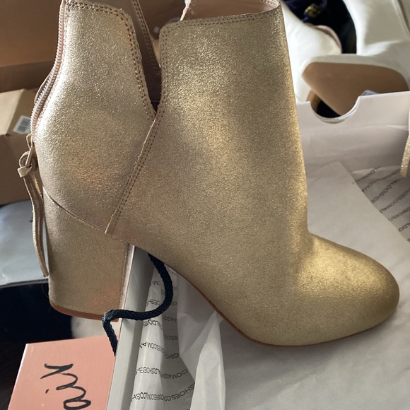 Aldo size 10 gold booties - Picture 2 of 5
